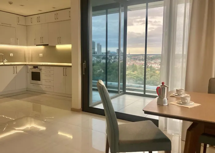 Apartment Point Grand *